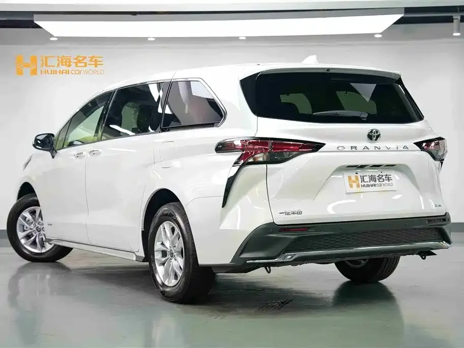 Toyota Granvia — фото 4