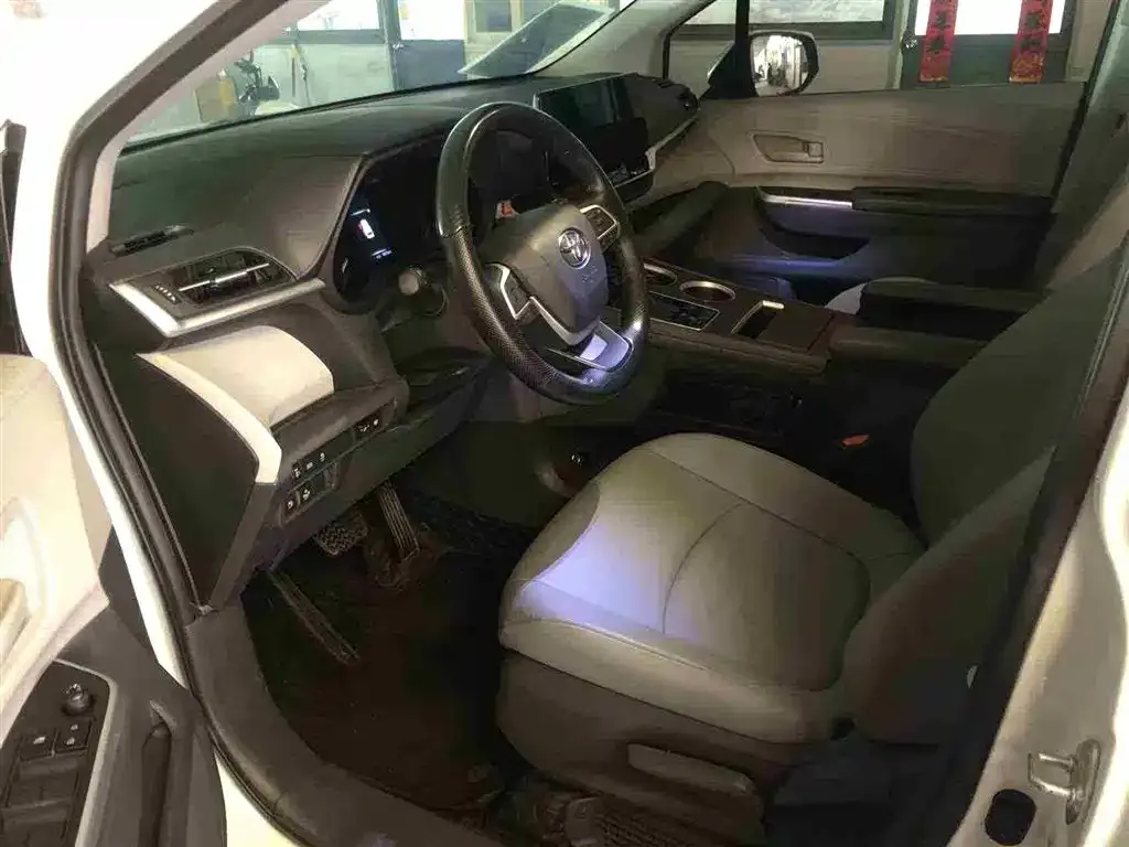 Toyota Granvia — фото 8