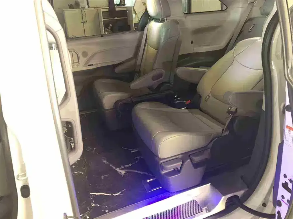 Toyota Granvia — фото 7