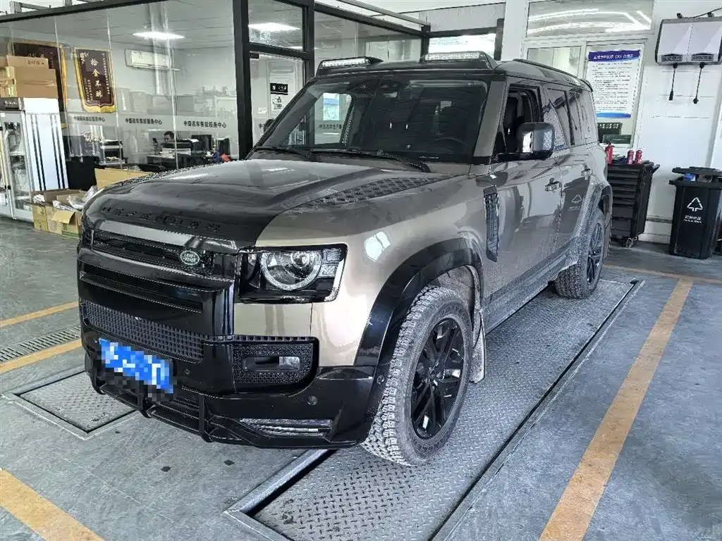 Land Rover Defender — фото 1