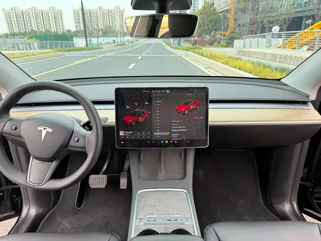 Tesla Model Y — фото 4