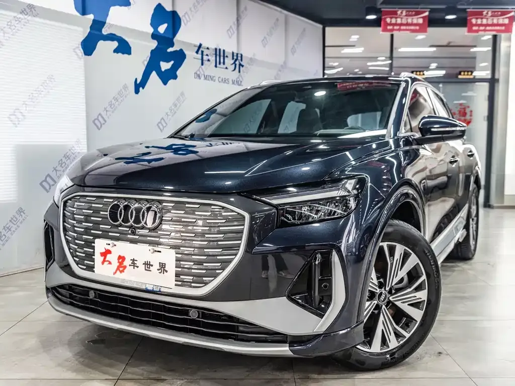 Audi Q4 e-tron — фото 1