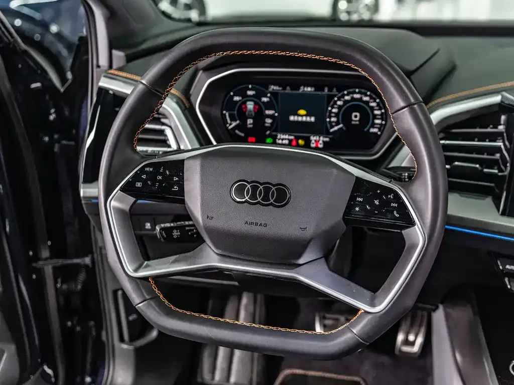 Audi Q4 e-tron — фото 7