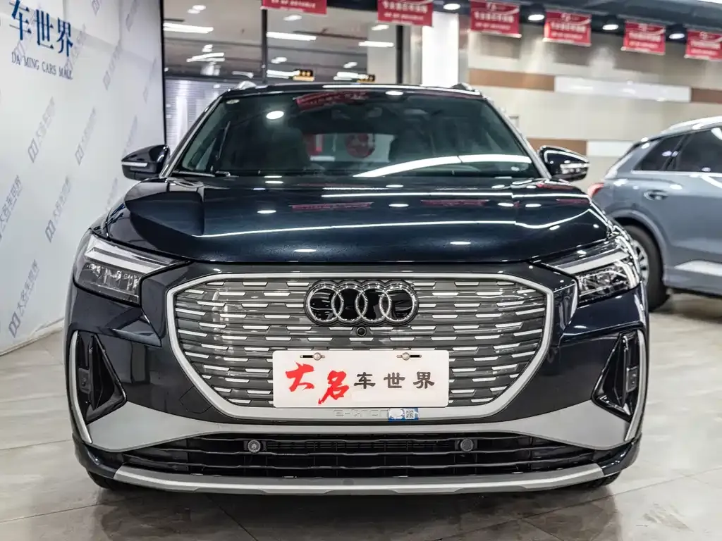 Audi Q4 e-tron — фото 2