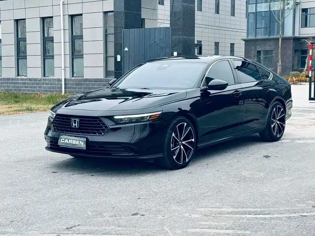 Honda Accord — фото 1