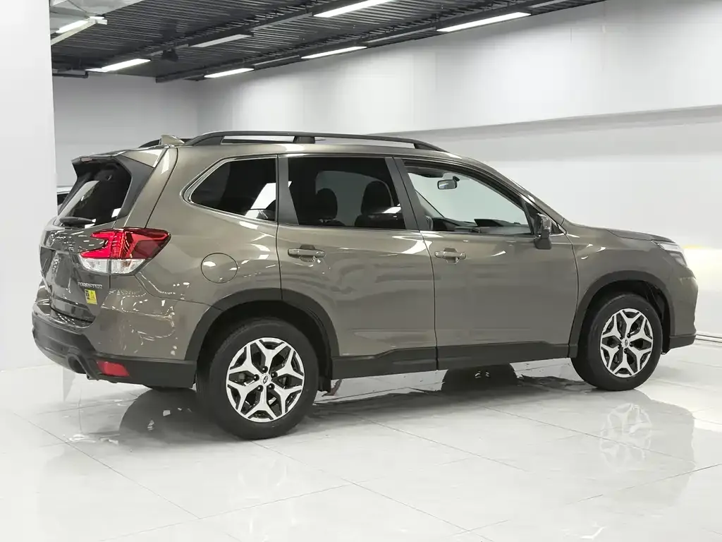Subaru Forester — фото 7