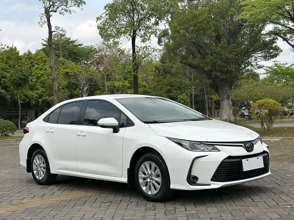 Toyota Corolla — фото 7