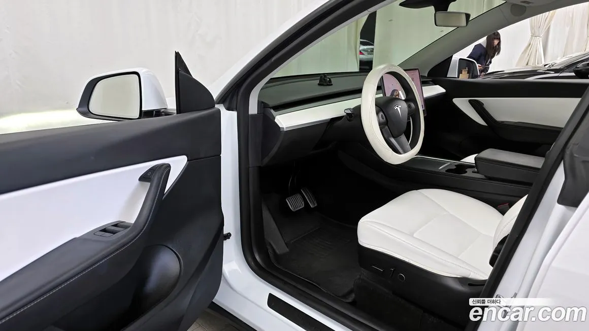 Tesla Model Y — фото 9