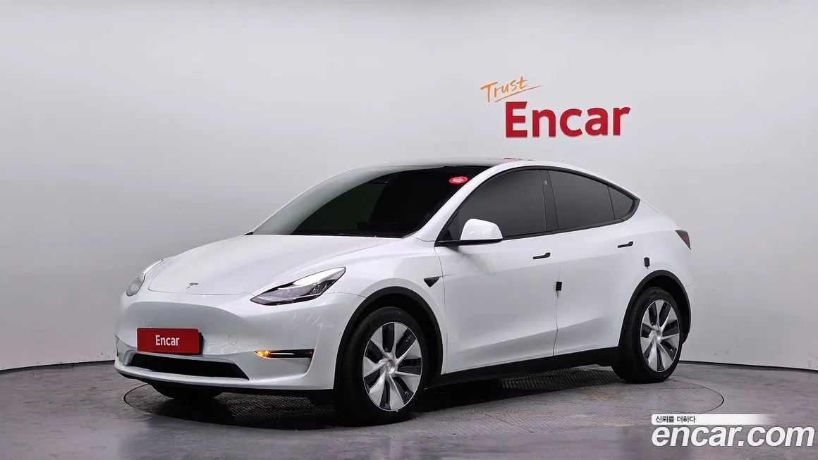 Tesla Model Y — фото 1