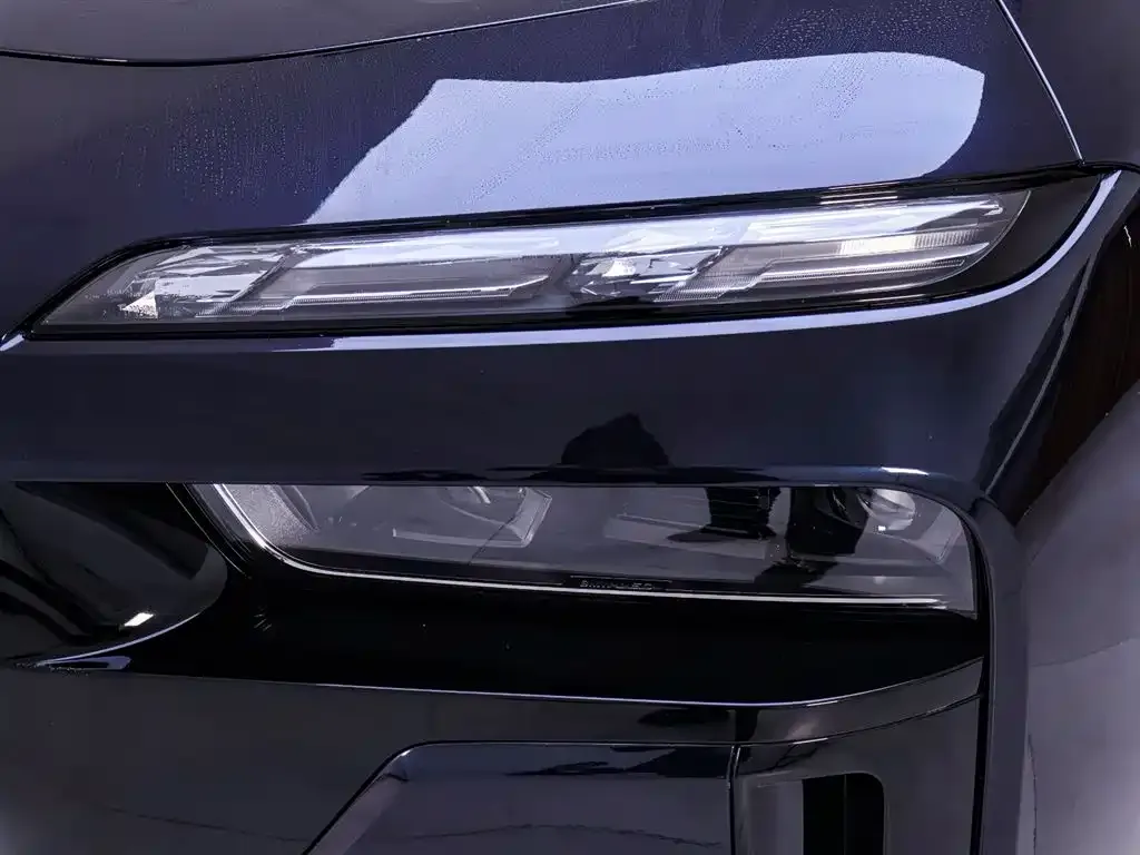 BMW i7 — фото 8
