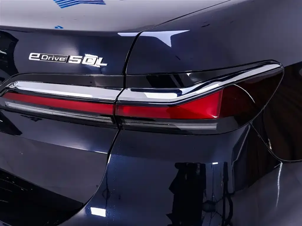 BMW i7 — фото 2