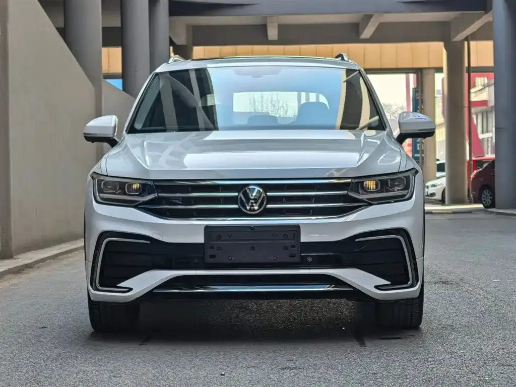 Volkswagen Tiguan L — фото 7