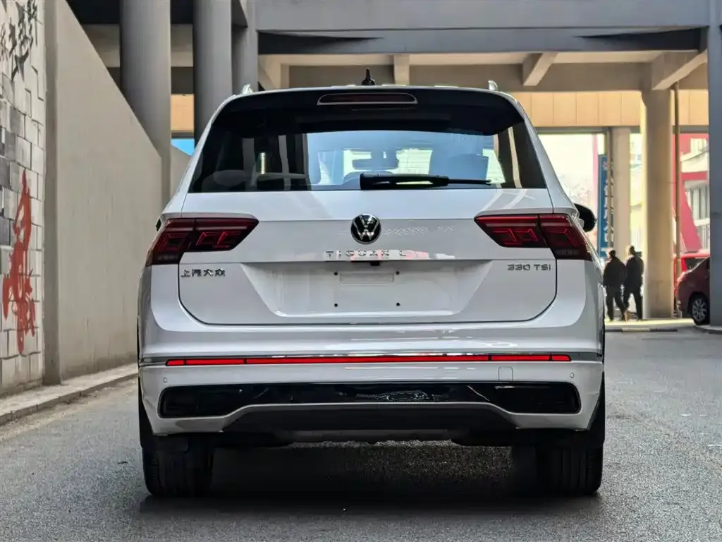 Volkswagen Tiguan L — фото 10