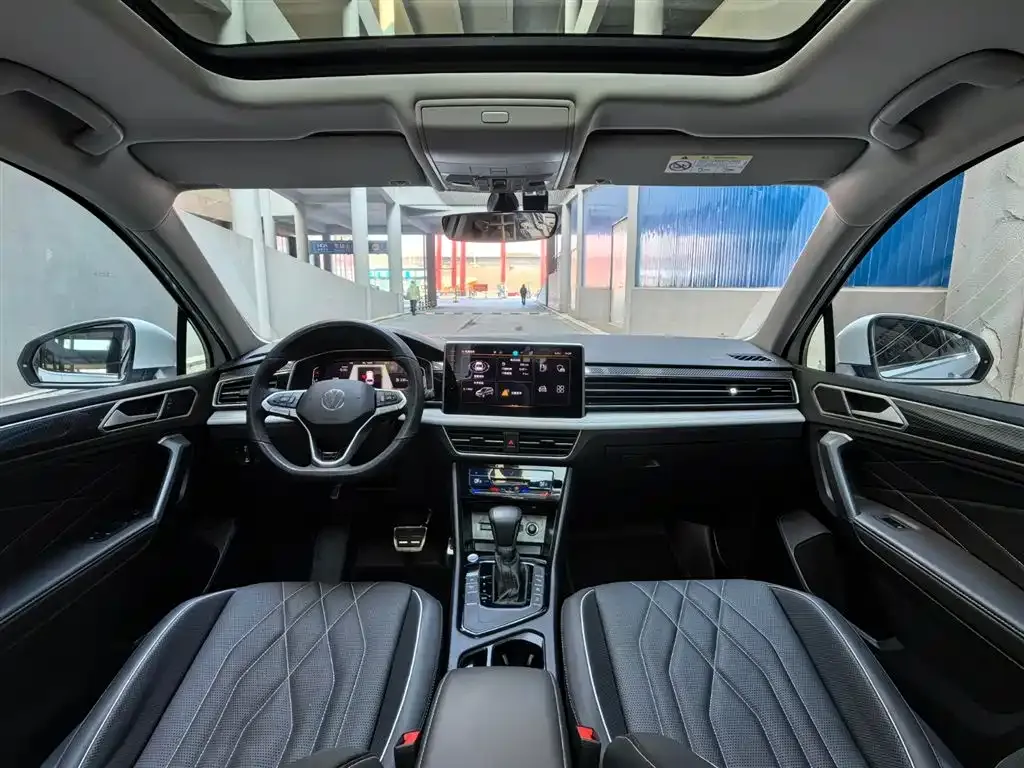 Volkswagen Tiguan L — фото 2