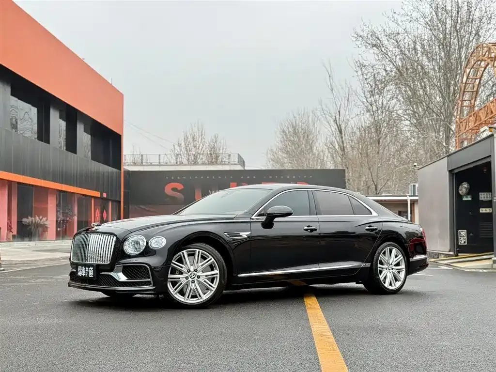 Bentley Flying Spur — фото 1