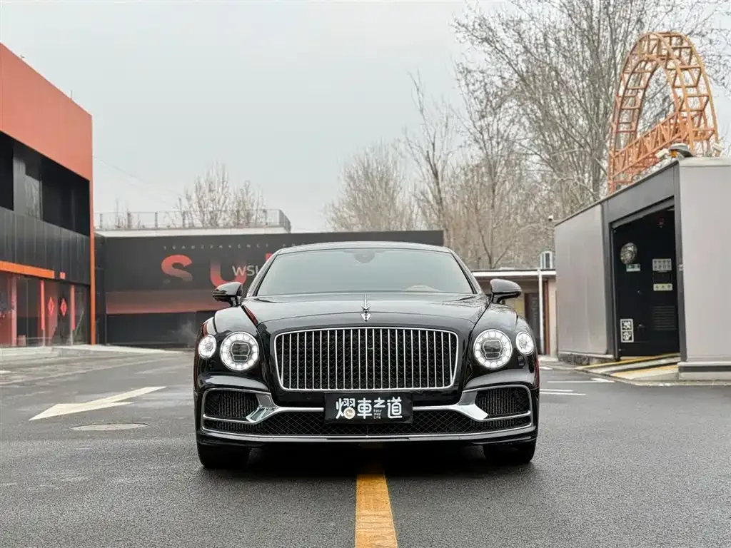Bentley Flying Spur — фото 10