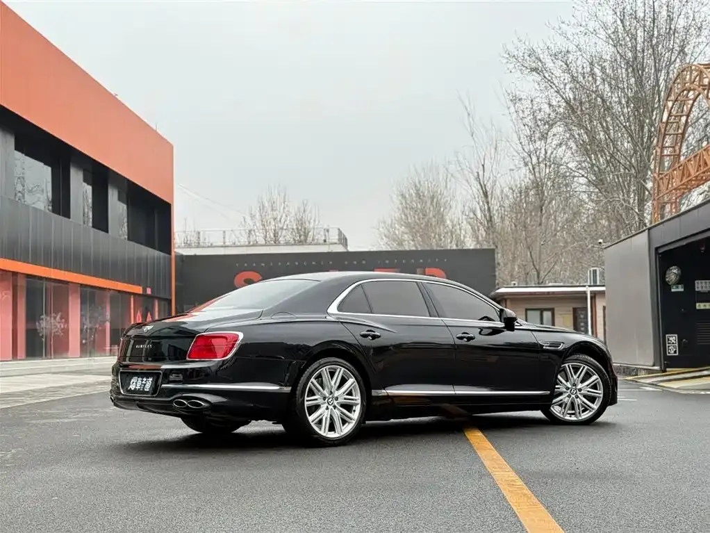 Bentley Flying Spur — фото 8