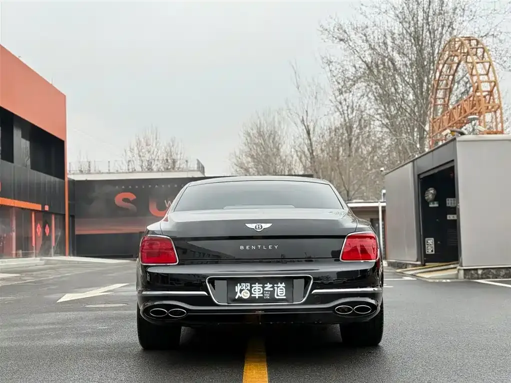 Bentley Flying Spur — фото 2
