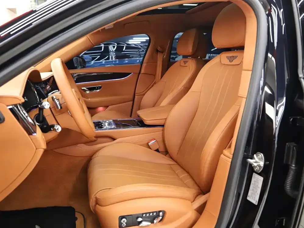 Bentley Flying Spur — фото 3