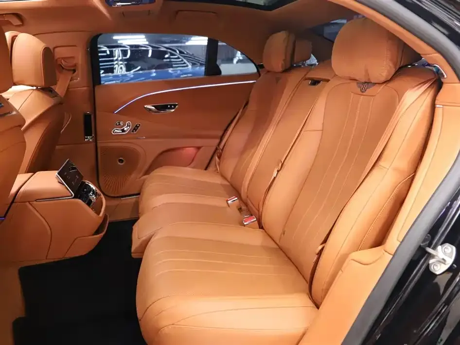 Bentley Flying Spur — фото 6