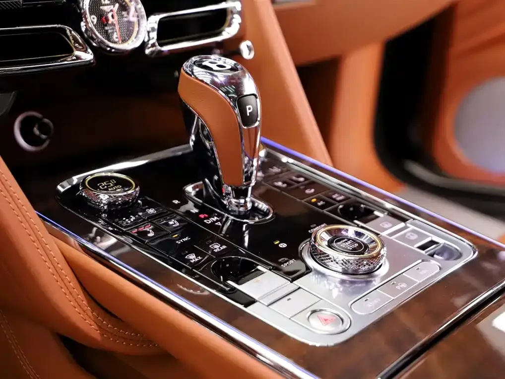 Bentley Flying Spur — фото 4