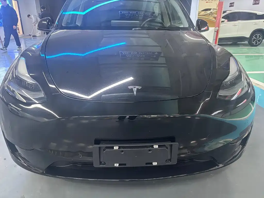 Tesla Model Y — фото 8
