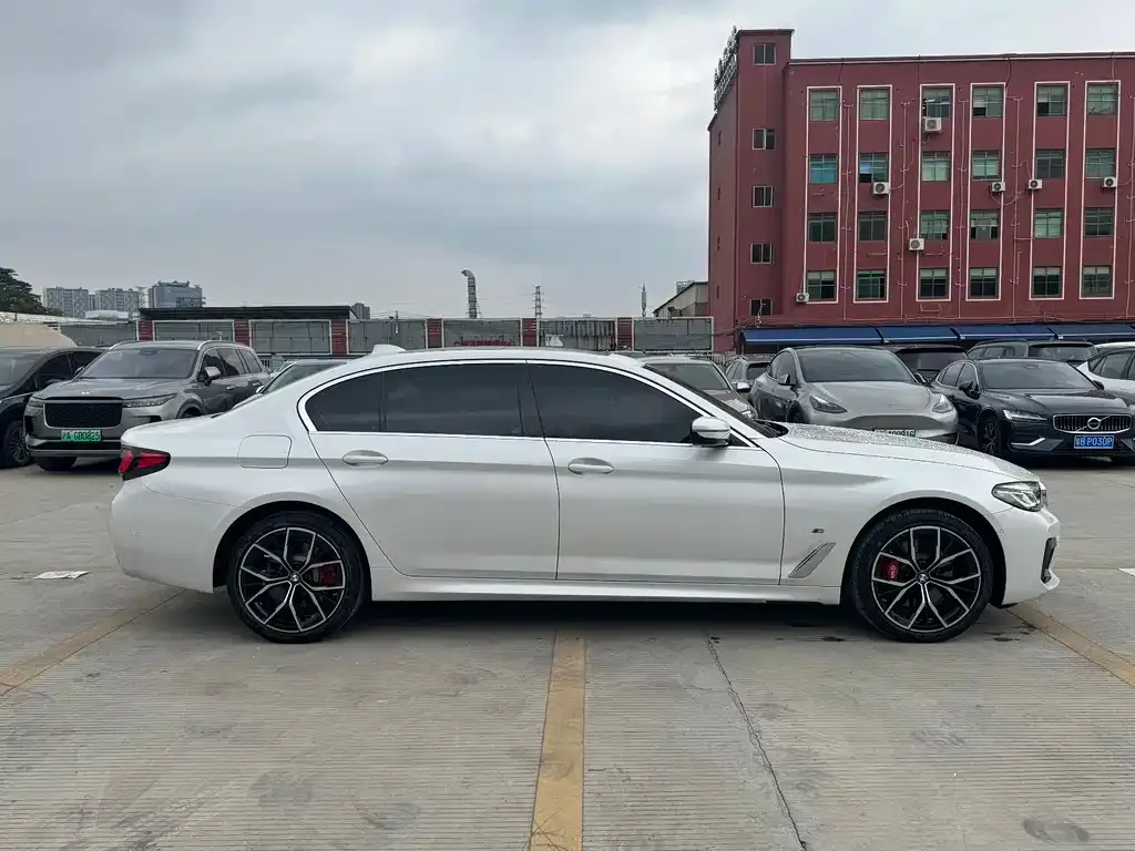 BMW 5 Series — фото 2