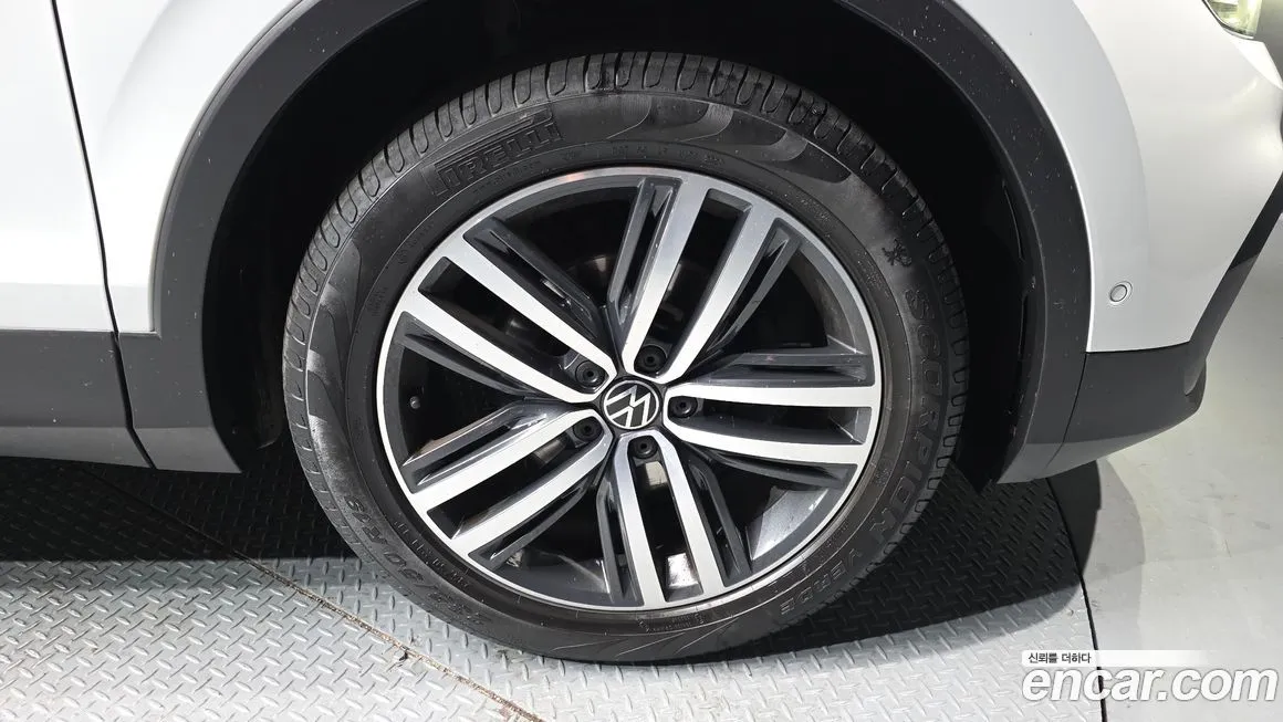 Volkswagen Tiguan — фото 10