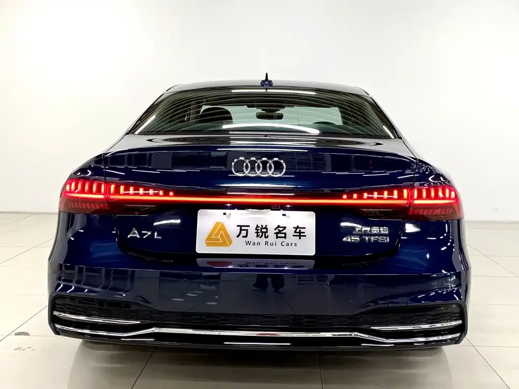 Audi A7L — фото 2