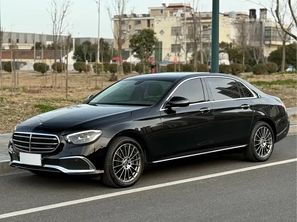 Mercedes-Benz E-Class — фото 1