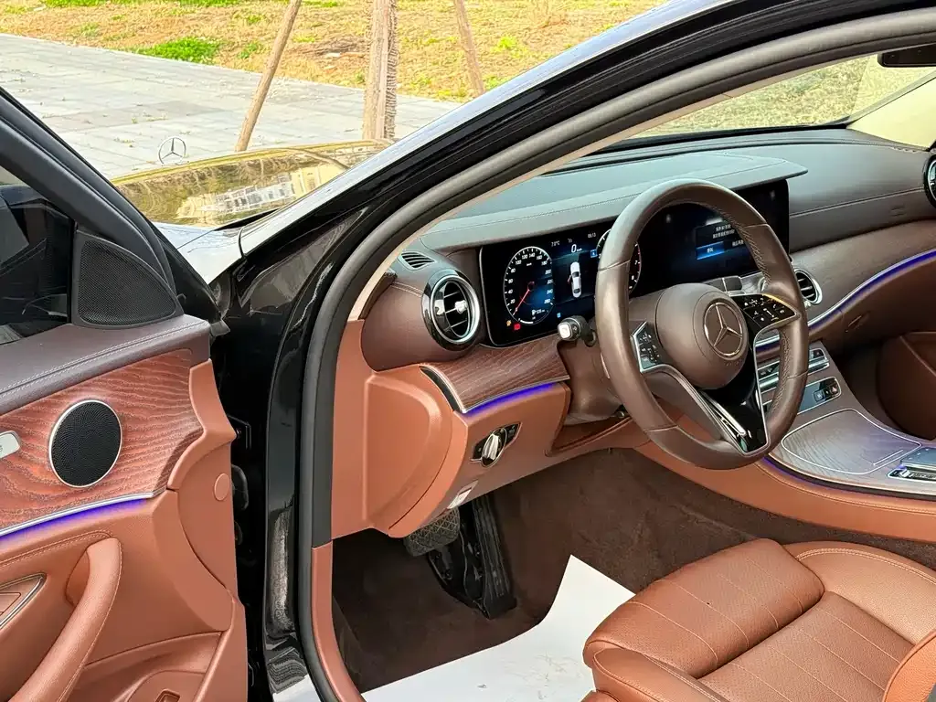 Mercedes-Benz E-Class — фото 10