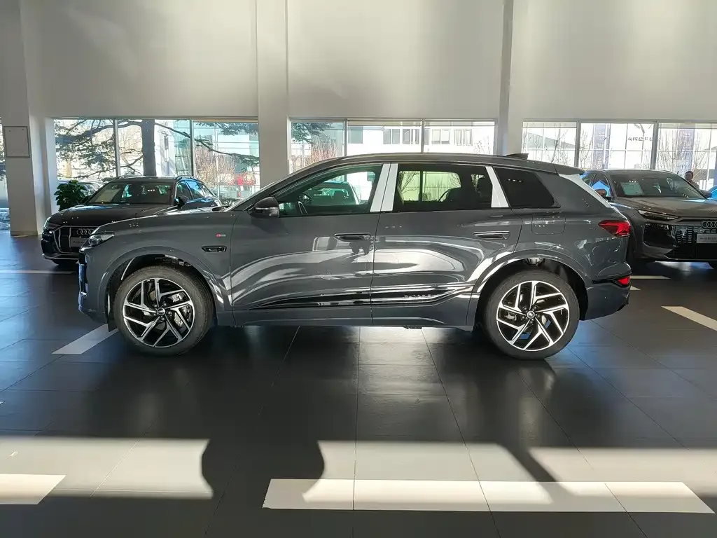 Audi Q6L e-tron — фото 8