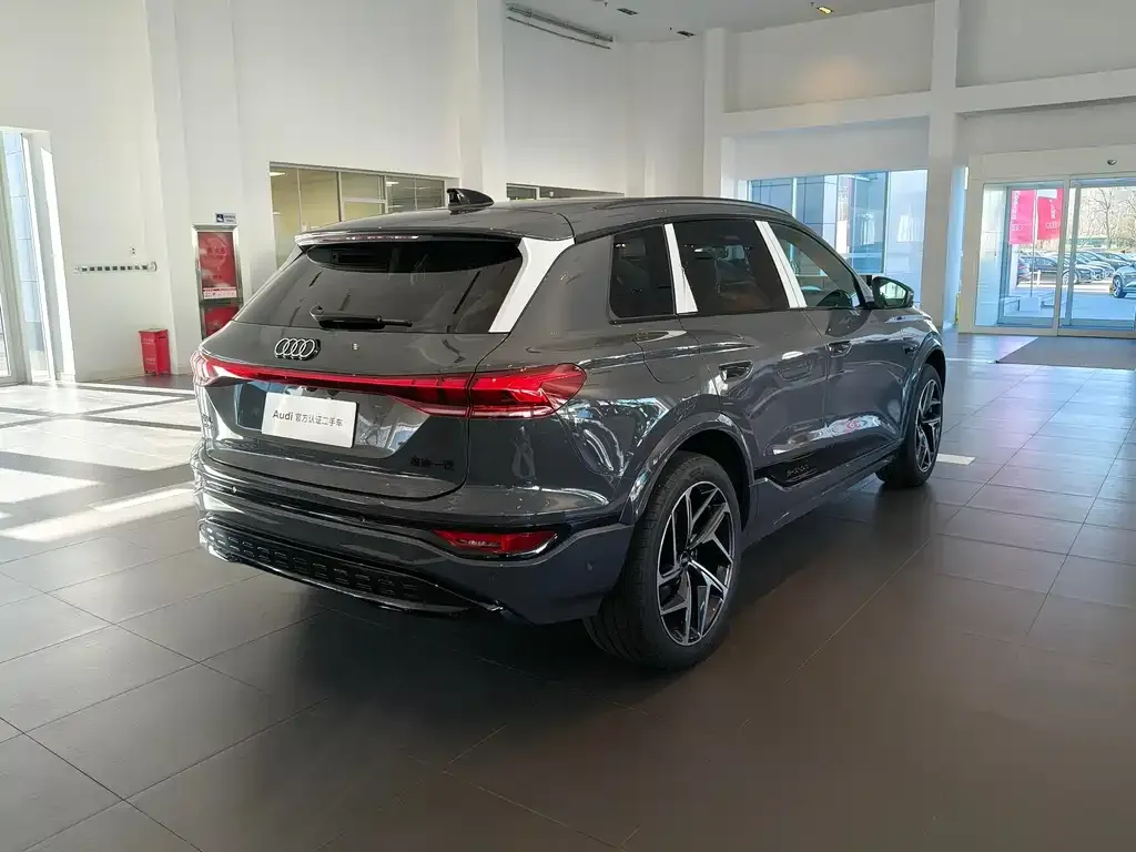 Audi Q6L e-tron — фото 2
