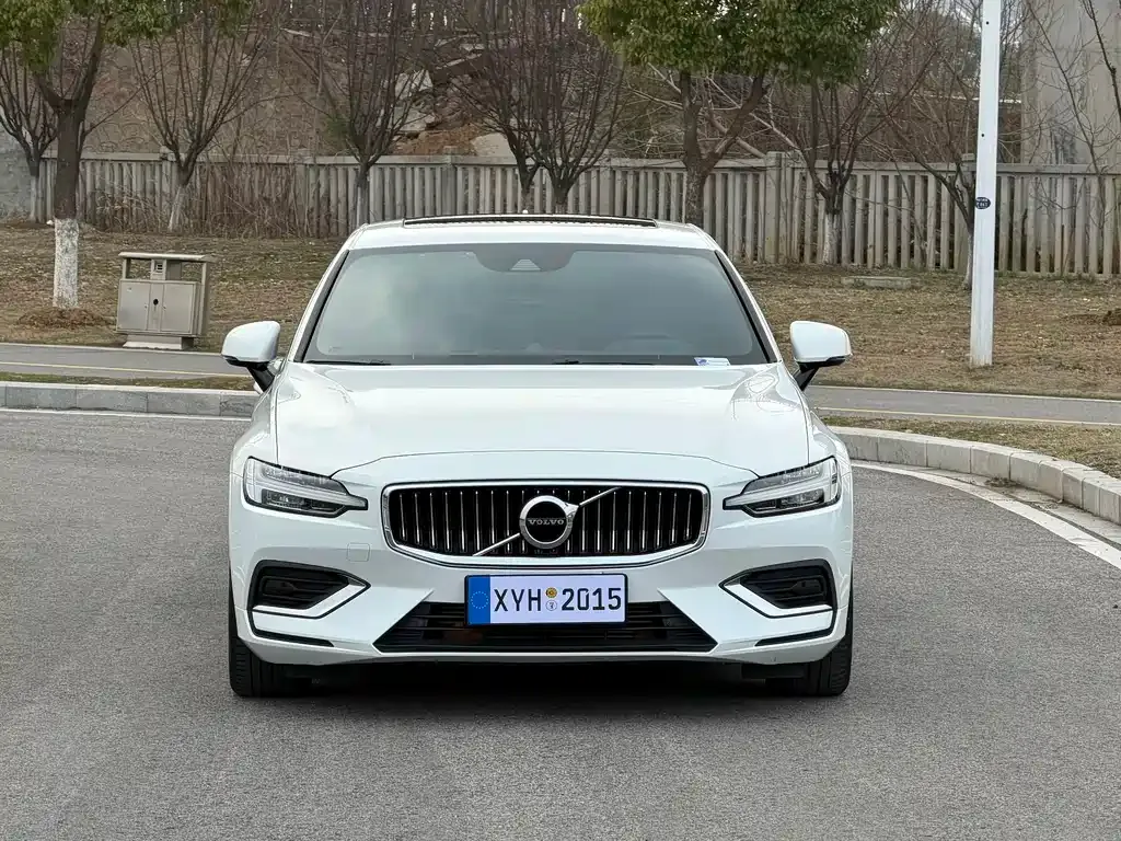 Volvo S60 — фото 7