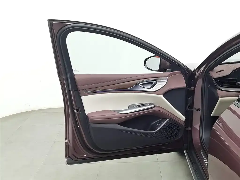 BYD Seal — фото 8