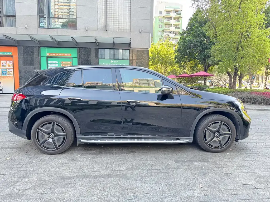 Mercedes-Benz EQE SUV — фото 4