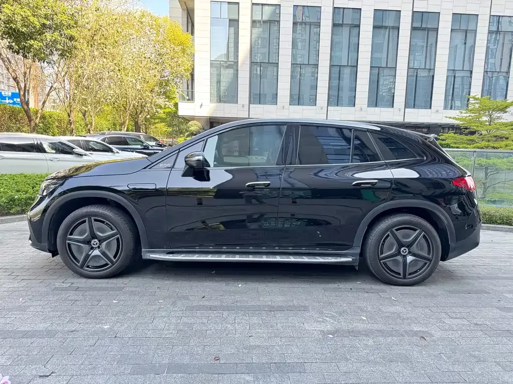 Mercedes-Benz EQE SUV — фото 10