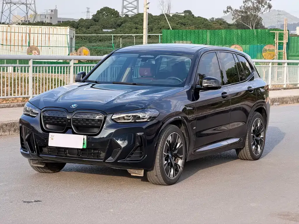 BMW iX3 — фото 1