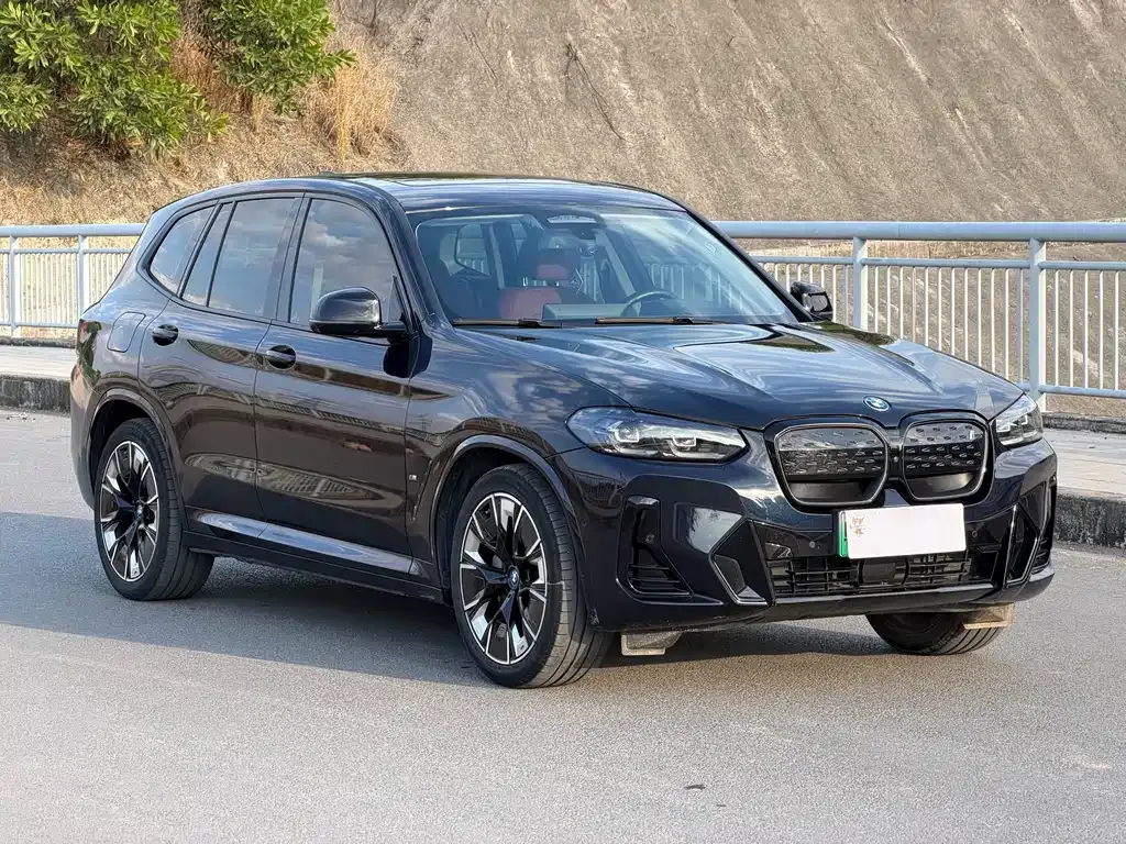 BMW iX3 — фото 10