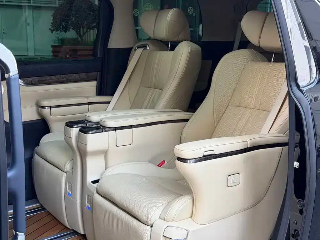 Toyota Alphard — фото 2