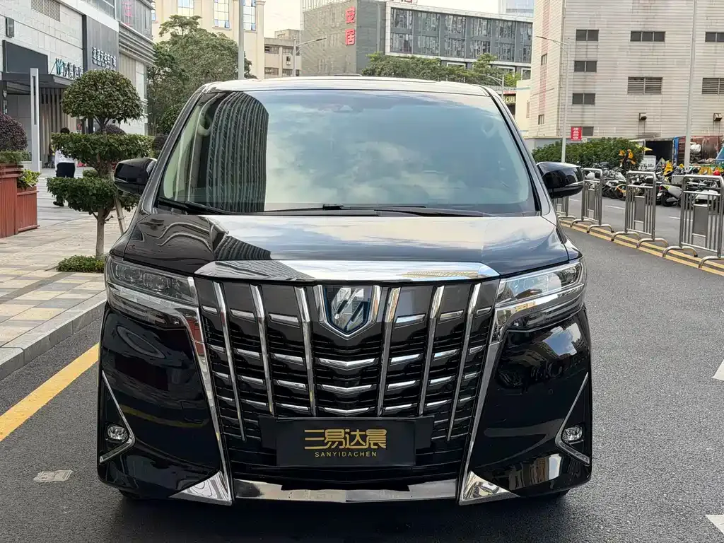 Toyota Alphard — фото 8