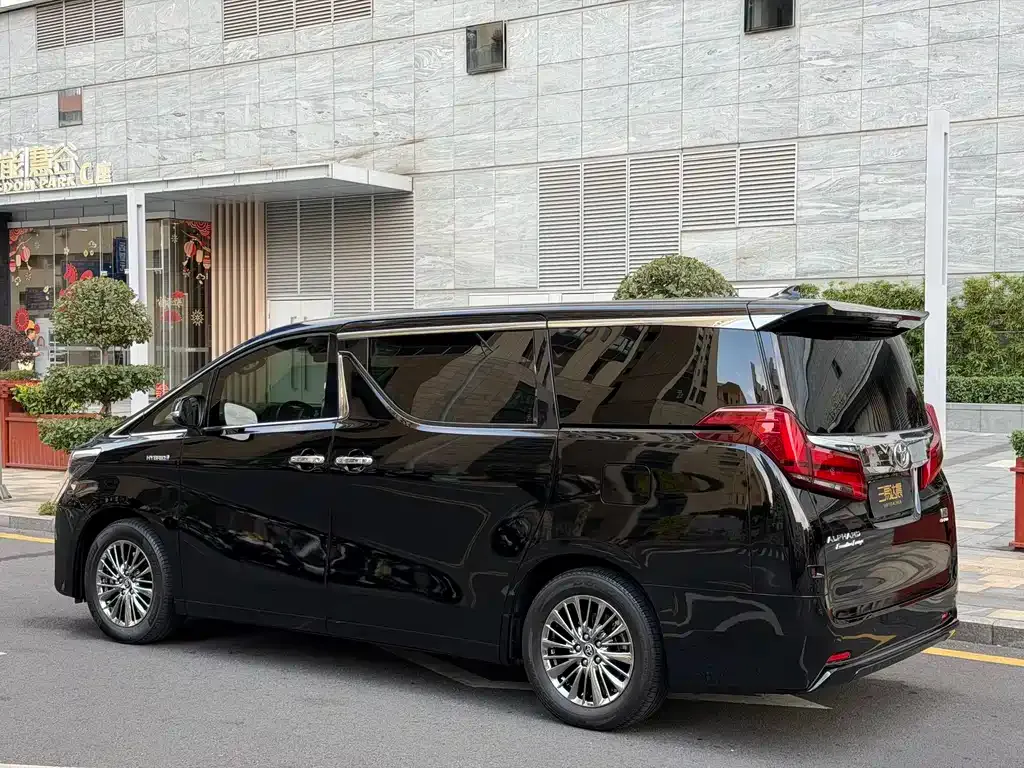 Toyota Alphard — фото 6