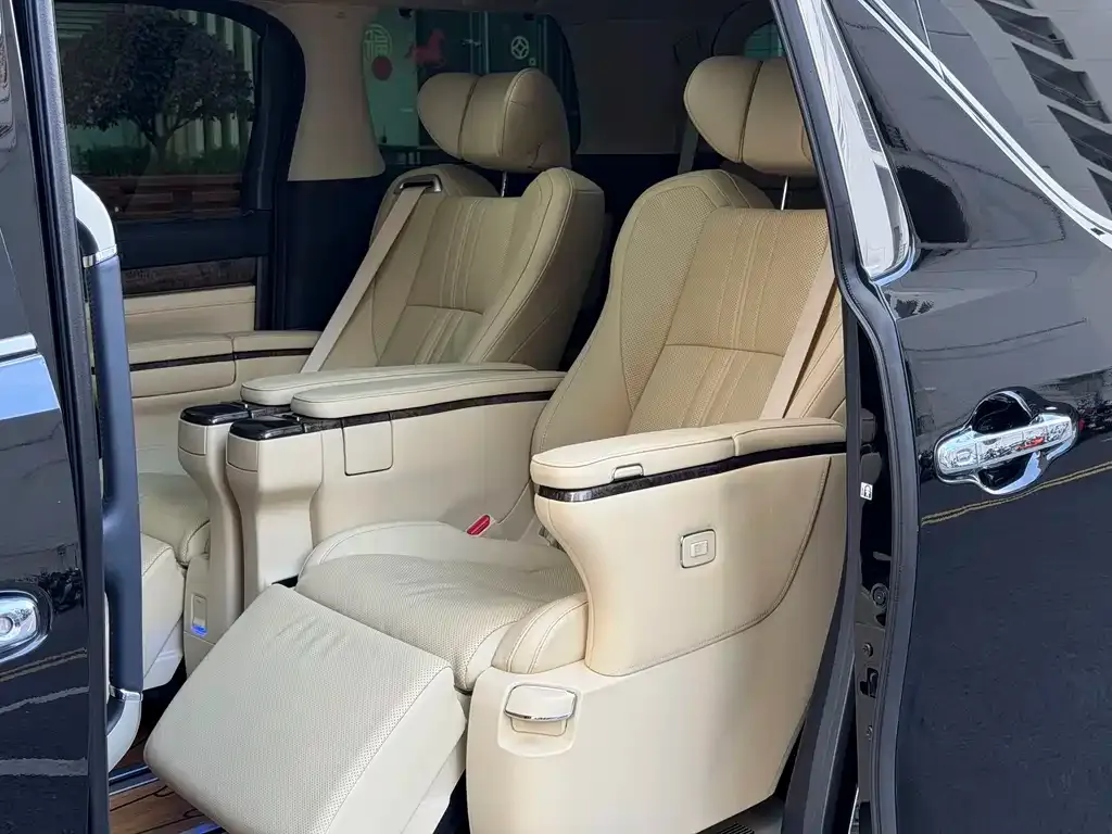 Toyota Alphard — фото 3