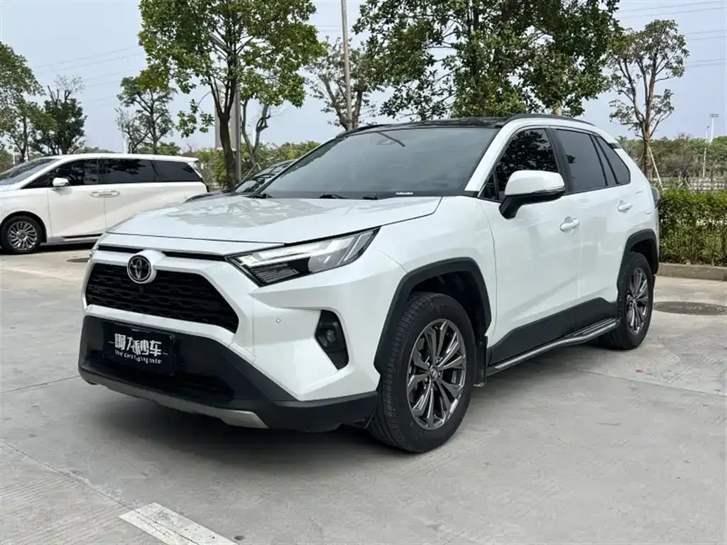 Toyota RAV4 — фото 1