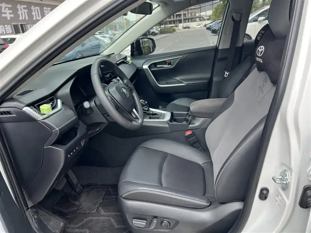 Toyota RAV4 — фото 3