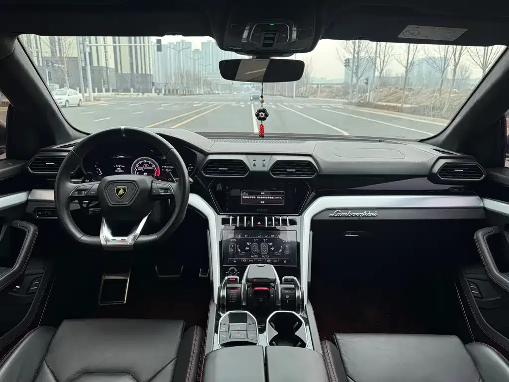 Lamborghini Urus — фото 8