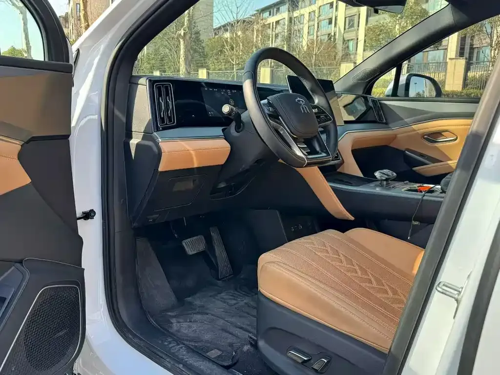 BYD L DM-i — фото 3