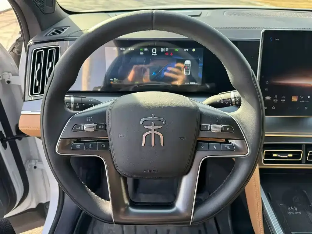 BYD L DM-i — фото 4