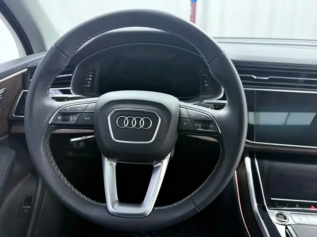 Audi Q7 — фото 9