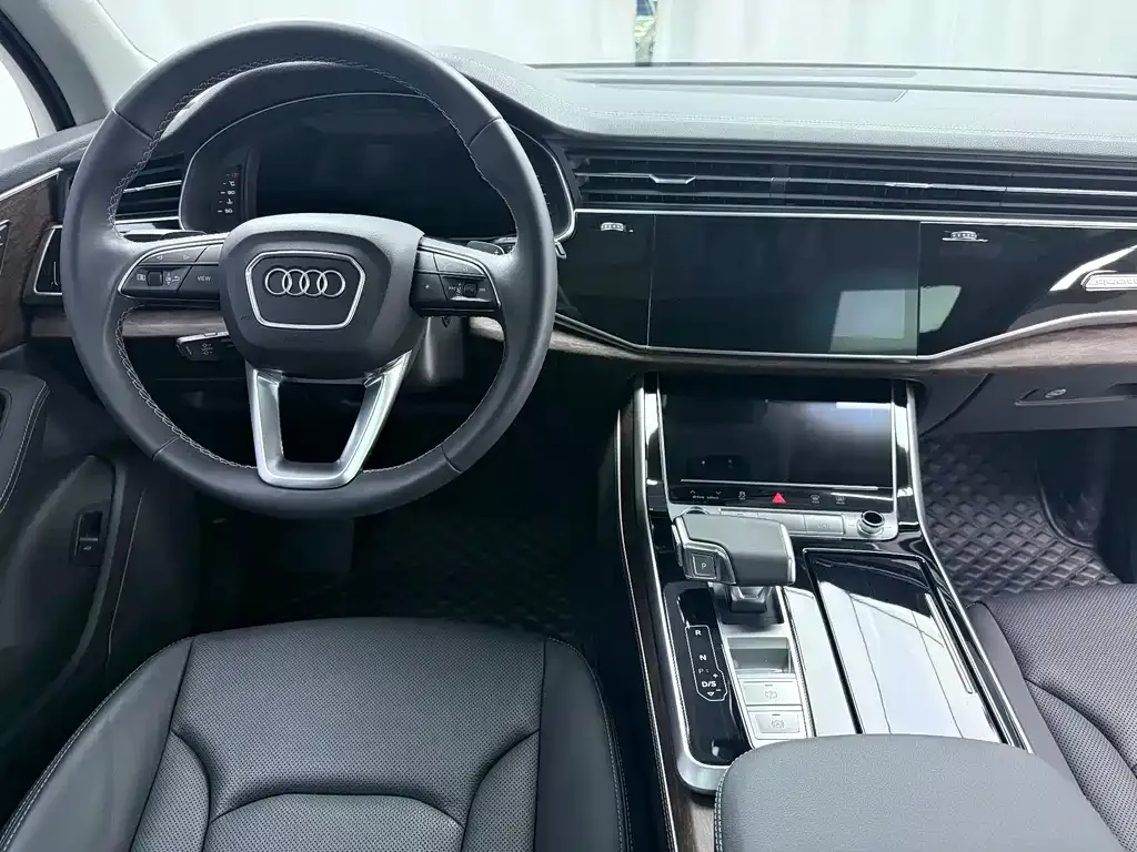 Audi Q7 — фото 10